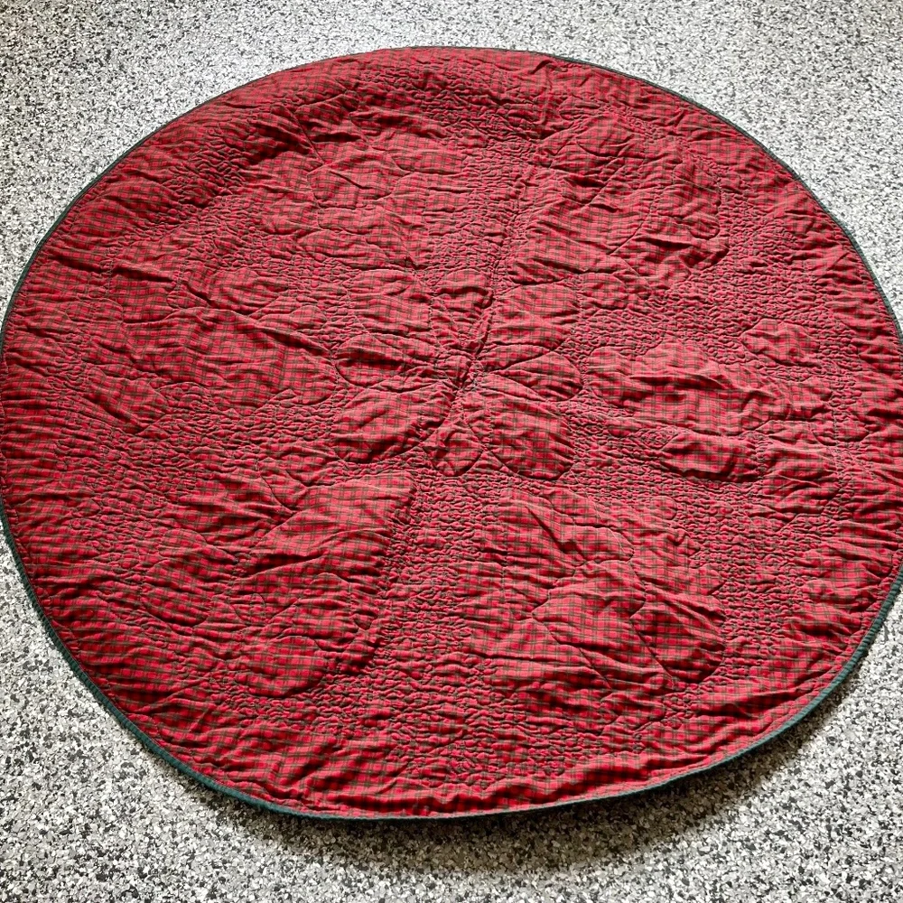 Reversible Round Christmas Quilt Table Cloth